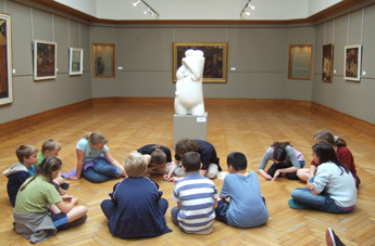 En classe au musée